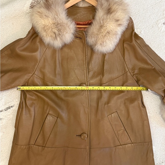 Elegant Vintage Genuine Leather Tan Fur-Trimmed Women's trench Coat - Picture 8 of 8